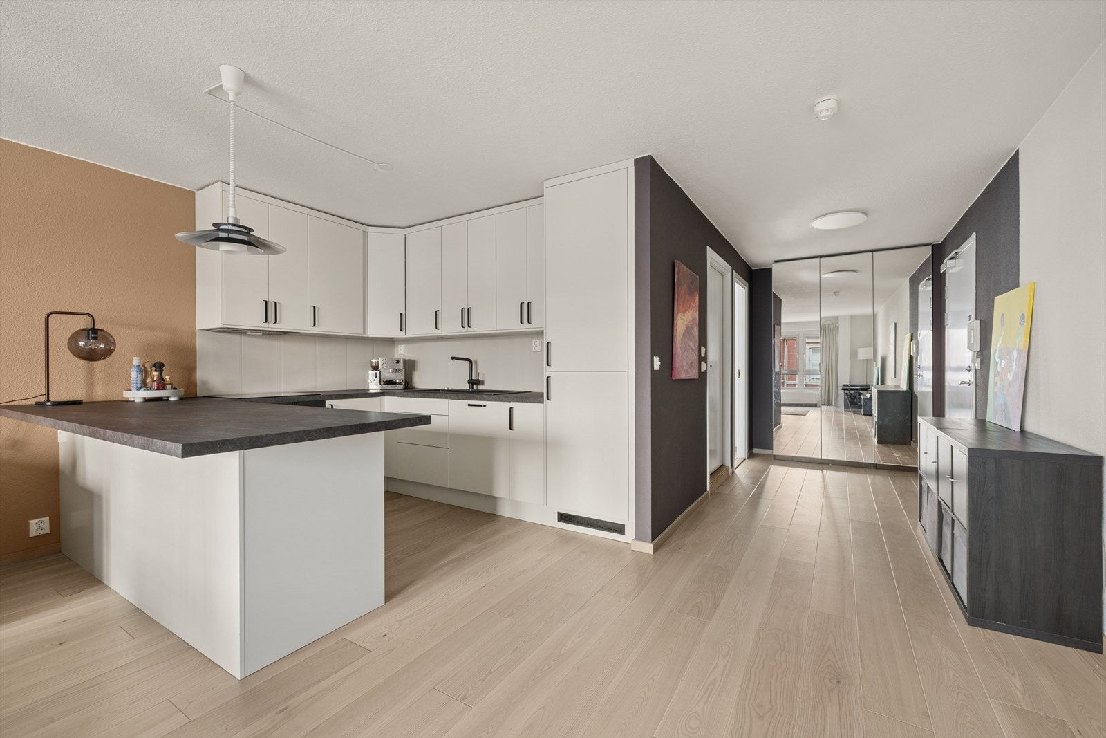 Moderne kjøkken fra 2022. Galleribilde