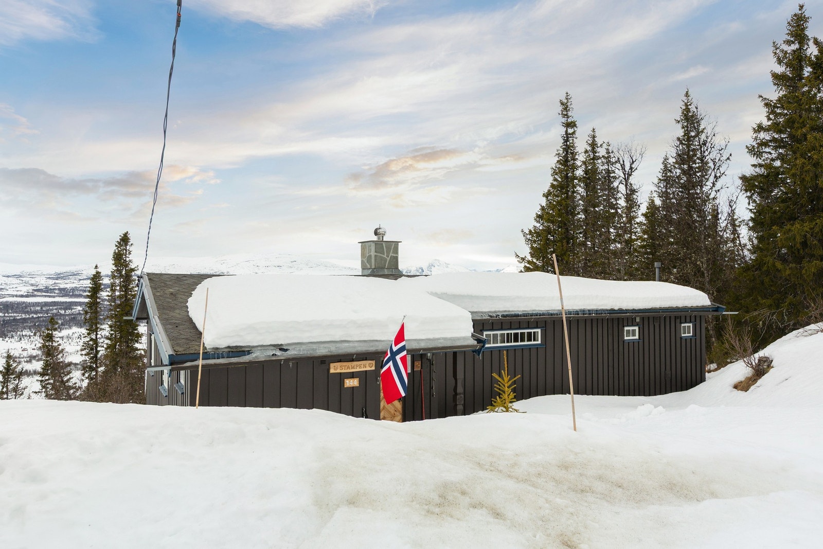 Vaset og fjellområdene rundt kan by på et fantastisk turterreng både sommer og vinter. Galleribilde