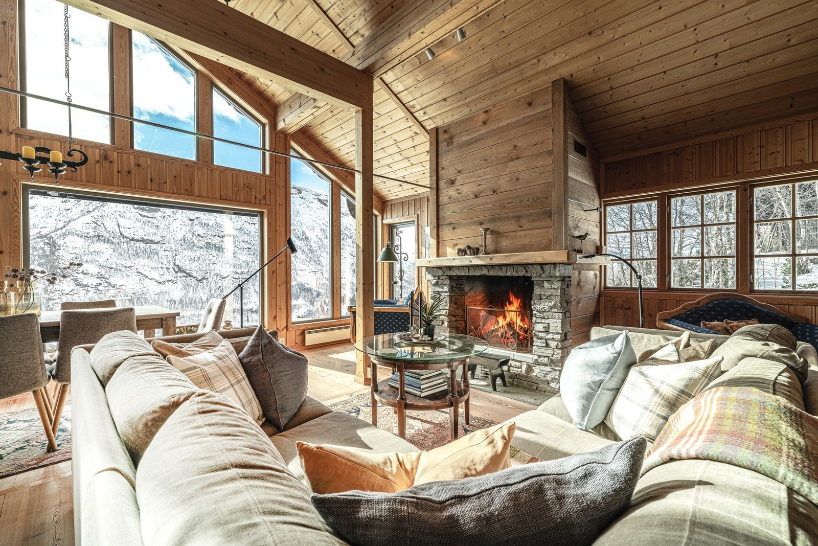 Et tradisjonelt !alpechalet" med fokus på kvalitet, ektehet og utsikt! Galleribilde