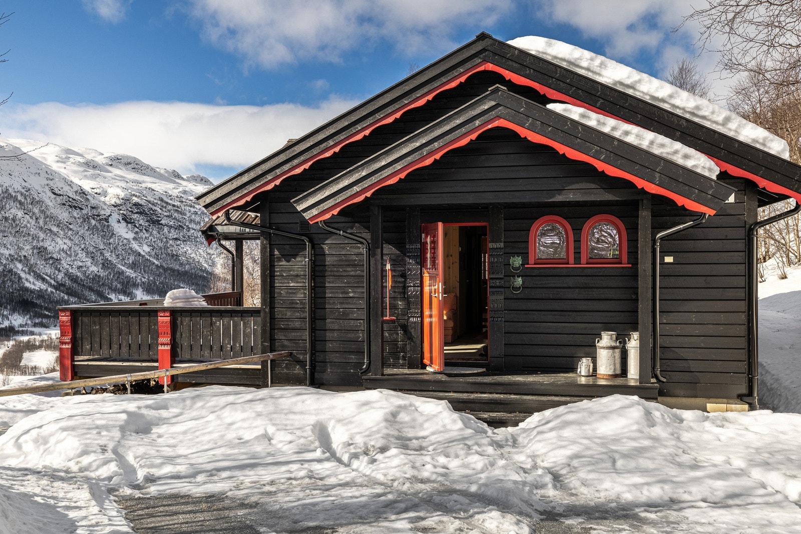 En fantastisk beliggenhet og en hytte som byr inn til gode stunder! Galleribilde