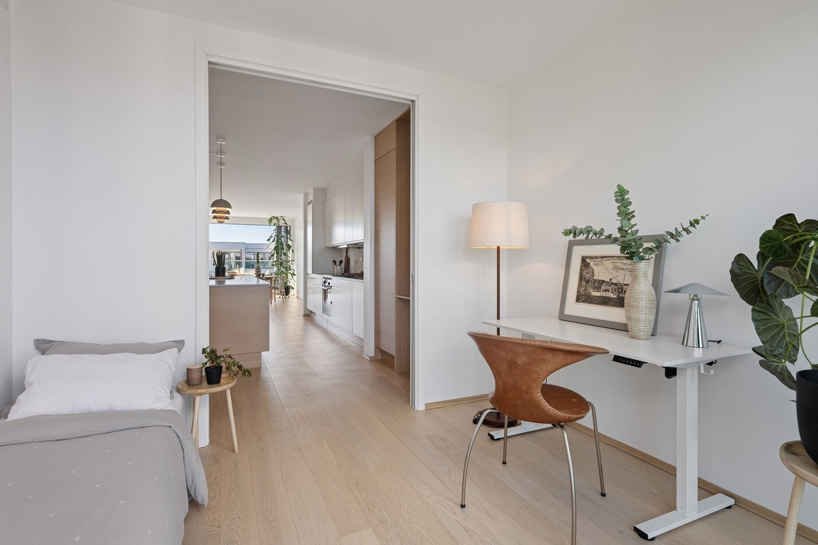 Rommet er benevnt som gjesterom på tegningene og egner seg godt som kontor eller soverom. Galleribilde