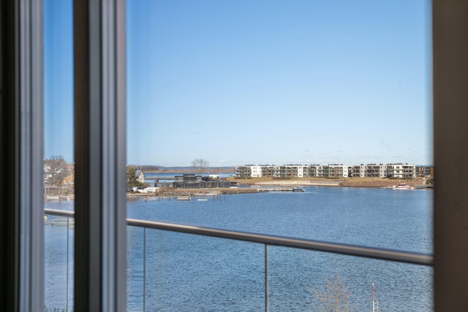 Vinduene er fra 2019 og har 3-lags glass som gir god isolasjon. Galleribilde