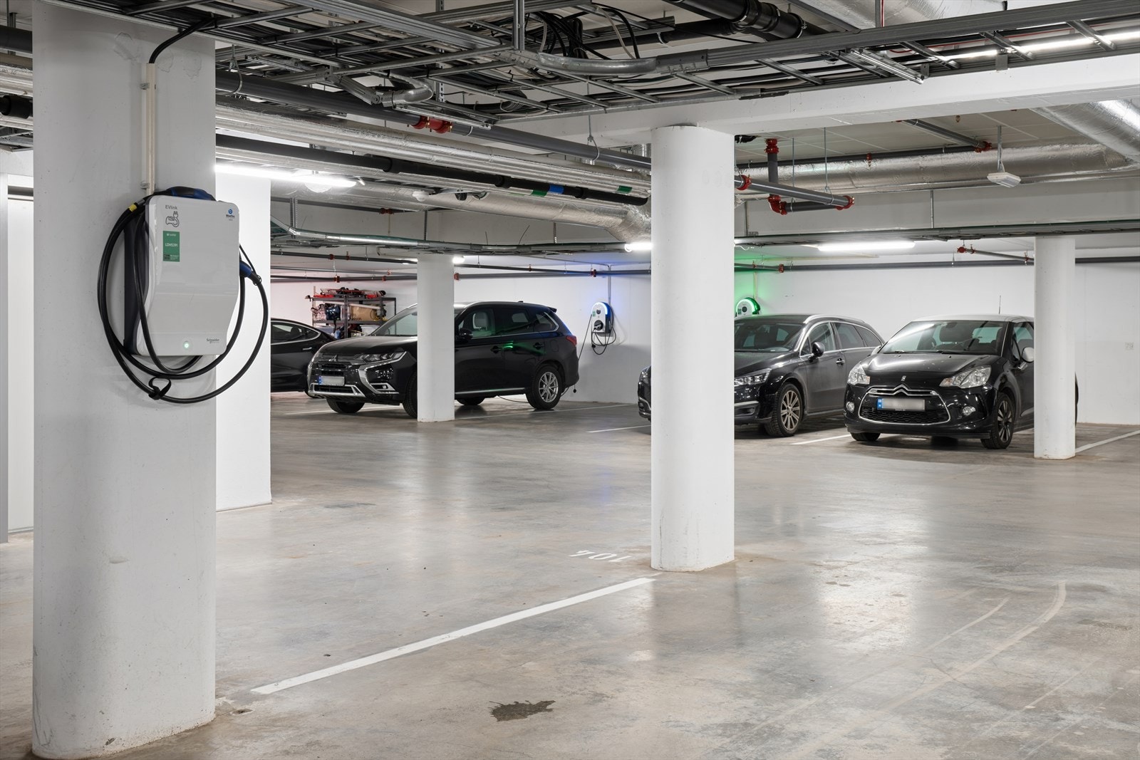 Det er tilrettelagt for elbillading i felles garasjeanlegg. Galleribilde