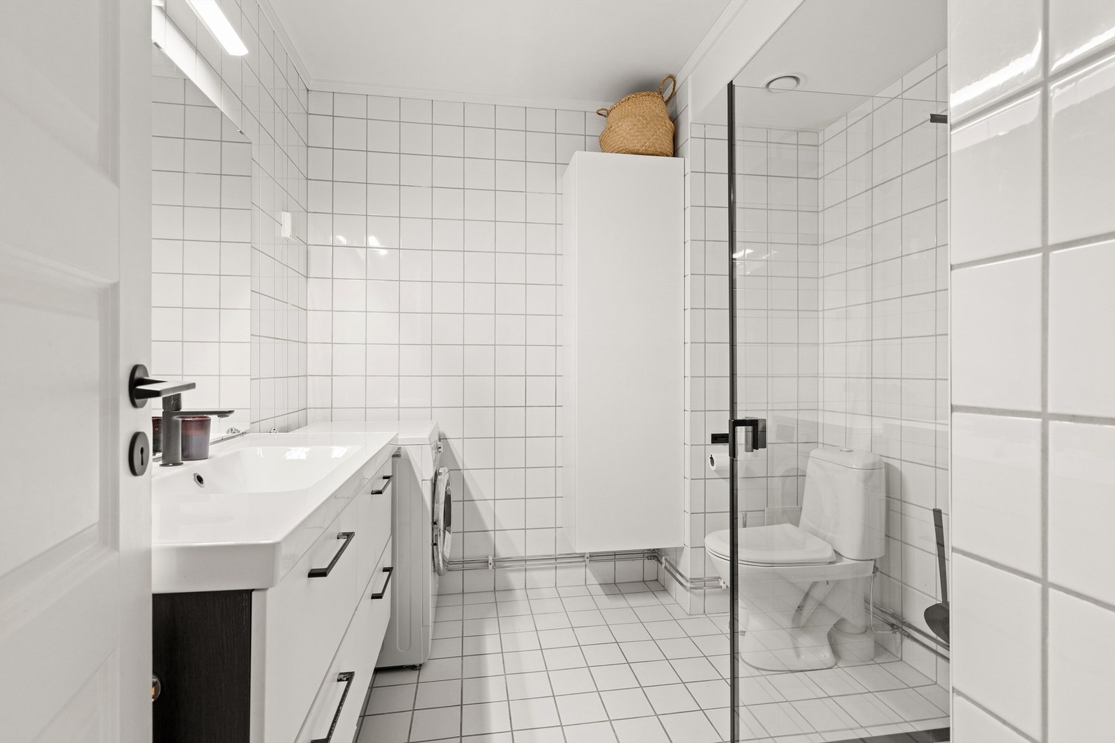 Det er opplegg for vaskemaskin og mekanisk avtrekk som sikrer god ventilasjon. Galleribilde