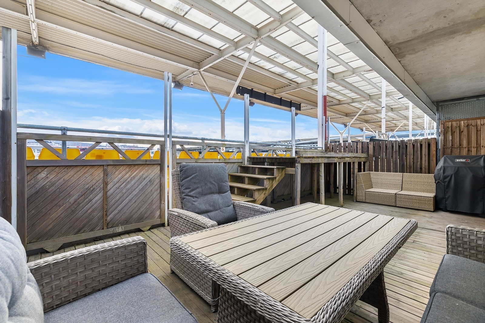 Følg hjemmekampene til LSK fra terrassen. Galleribilde