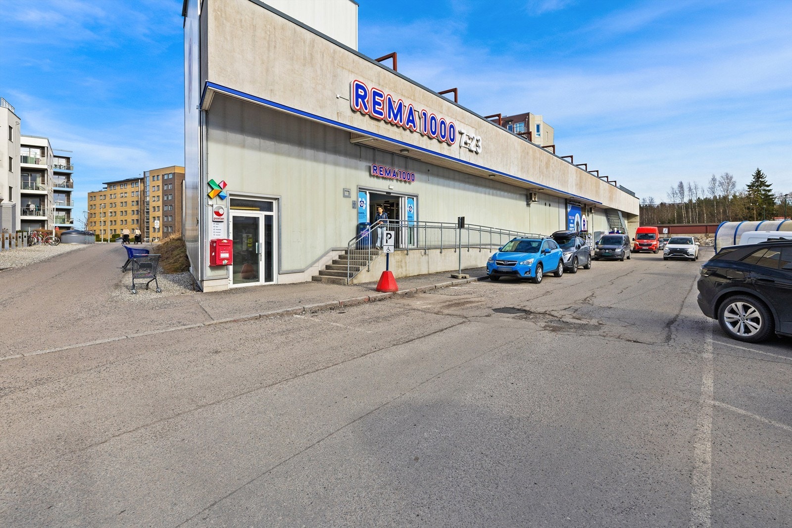 Dagligvarehandelen gjøres enkelt hos Rema 1000, kun et par minutters gange unna. Galleribilde