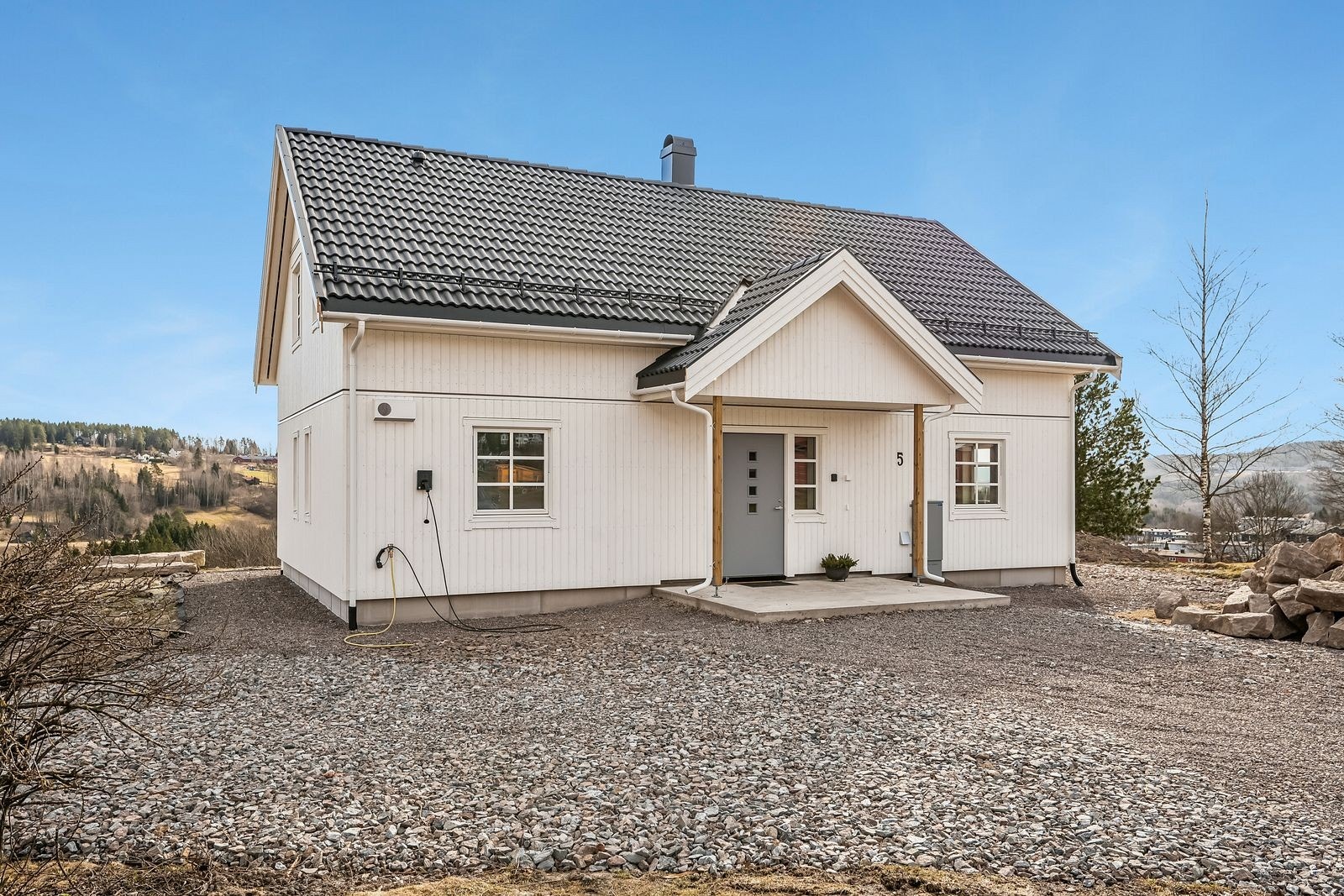 Velkommen til Slattum Gårdsvei 5. En helt ny bolig på et gårdstun, sentralt på Slattum. Galleribilde
