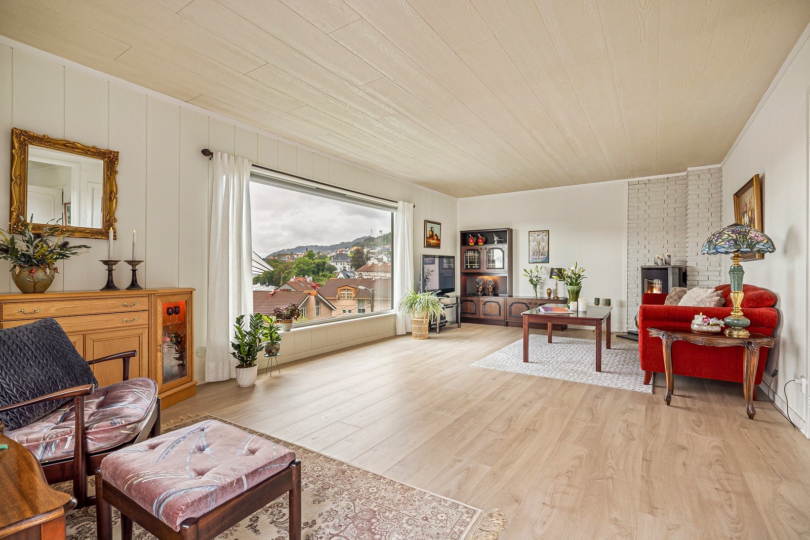 Innredning gjøres etter eget ønske, og rommets størrelse og utforming åpner for flere muligheter. Galleribilde