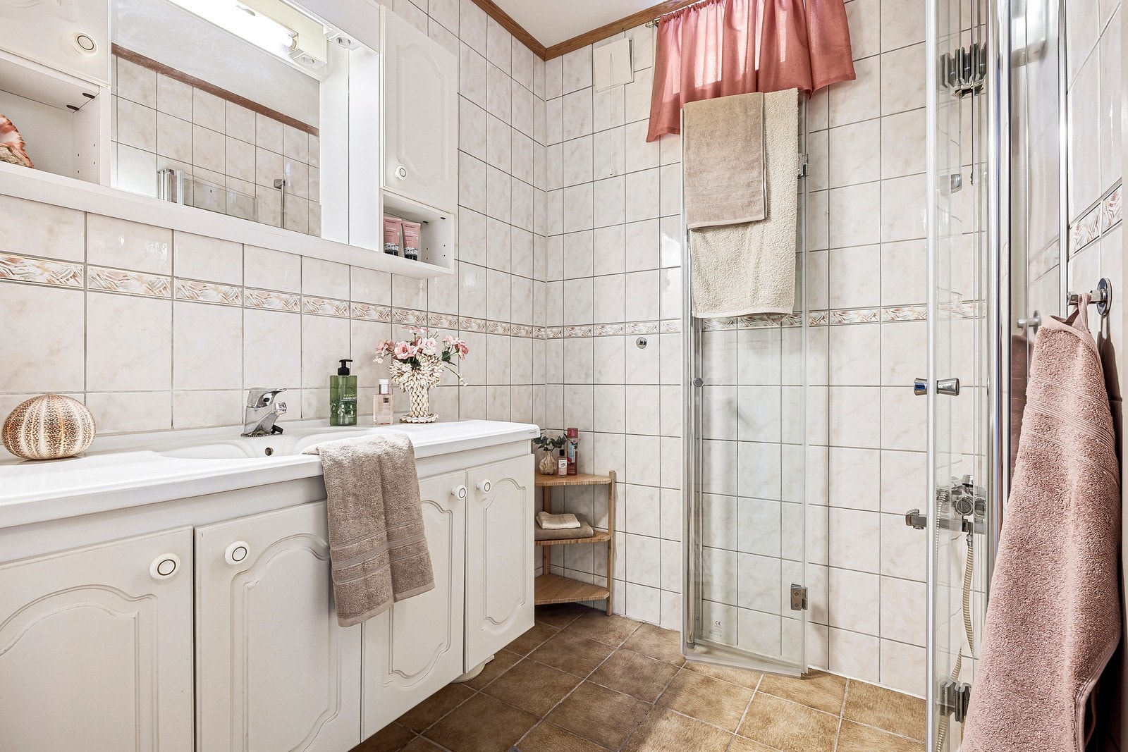 Badet er av grei størrelse, men det må påregnes utbedringer. Galleribilde