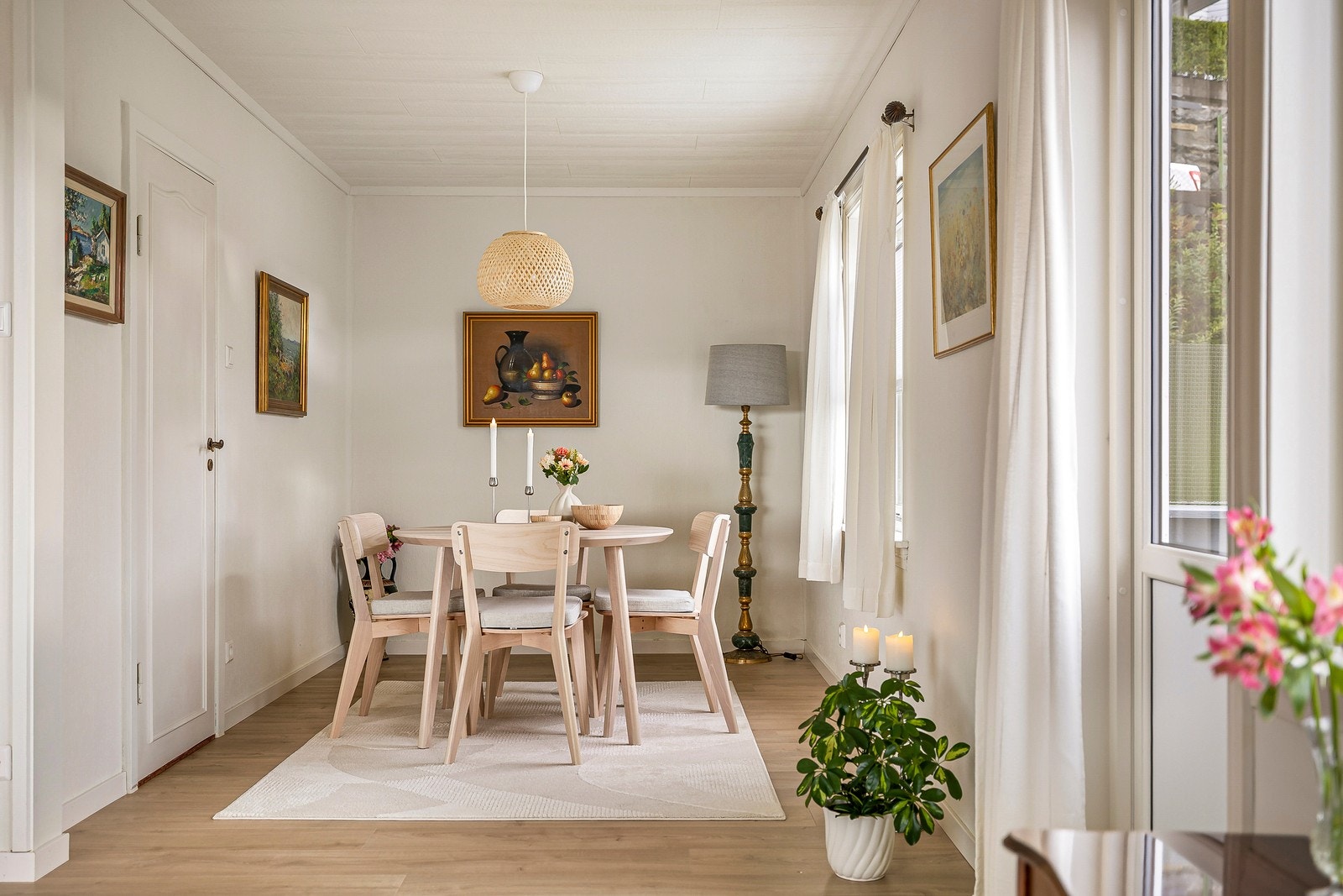 Spisestuen er det perfekte stedet å samle venner og familie for å dele gode måltid og fine stunder. Galleribilde