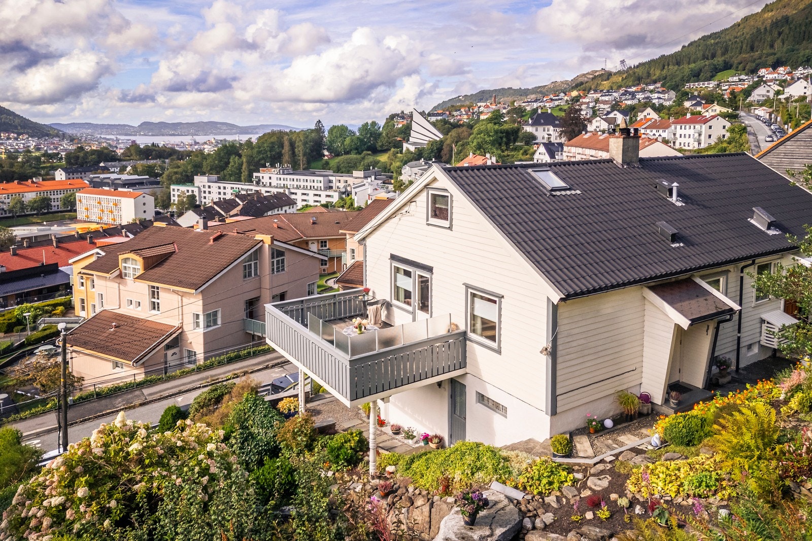 DNB Eiendom v/ Fredrik Hjelmtveit har gleden av å presentere Landåslien 51A. Galleribilde