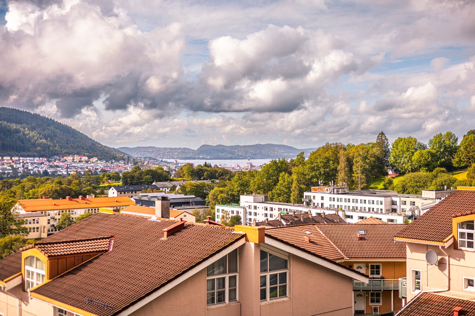 En halvpart av tomannsbolig pent beliggende i et familievennlig og attraktivt område. Galleribilde