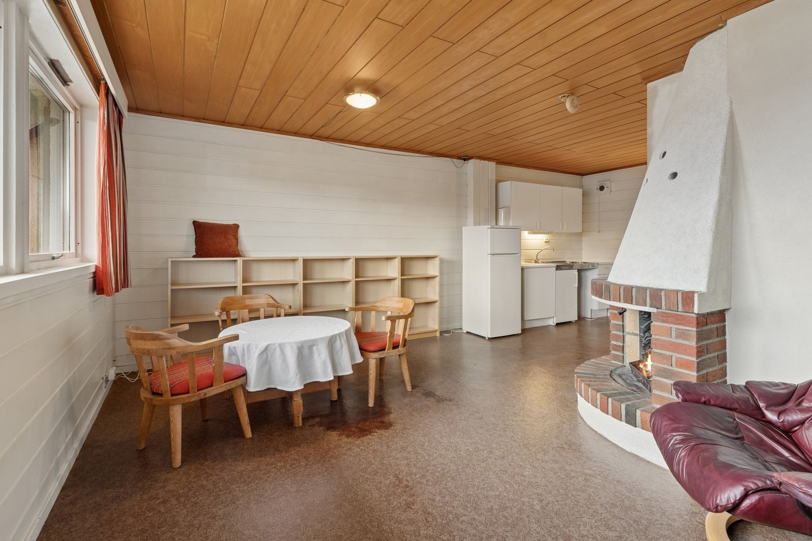 - Hybelen har en åpen stue/-kjøkken løsning - Galleribilde