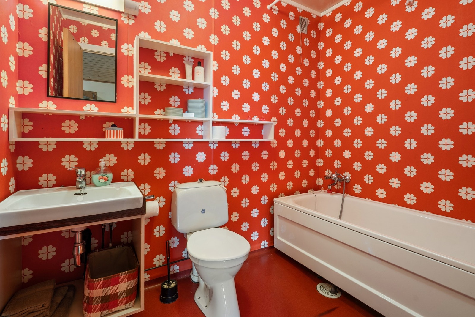 - Baderom i underetasjen knyttet til hoveddelen - Galleribilde