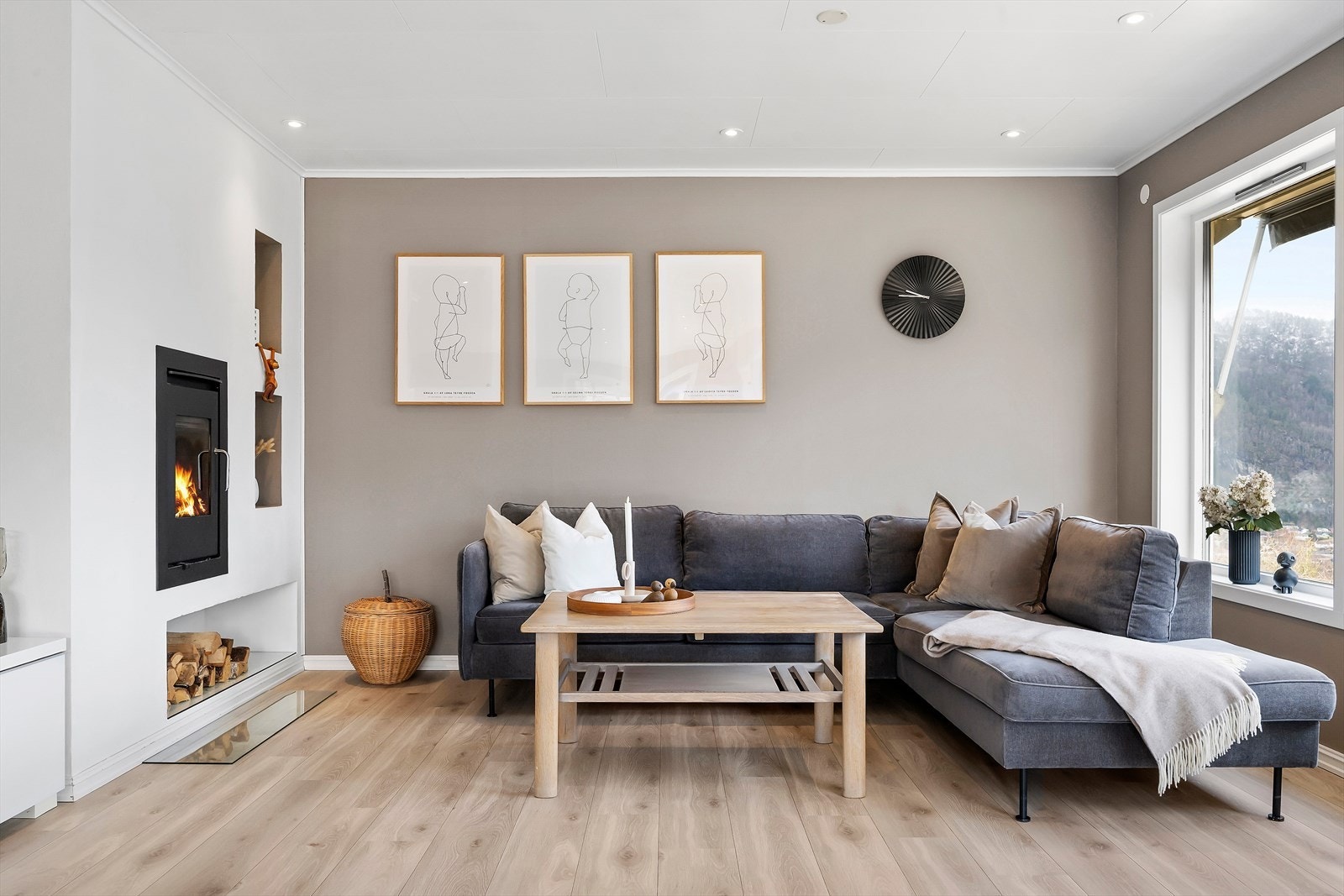 God plass til stor sittegruppe. Galleribilde