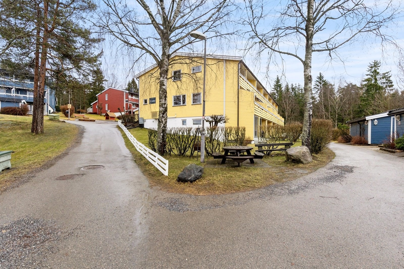 Rekkehus over tre etasjer med tilbygget gavl. Galleribilde