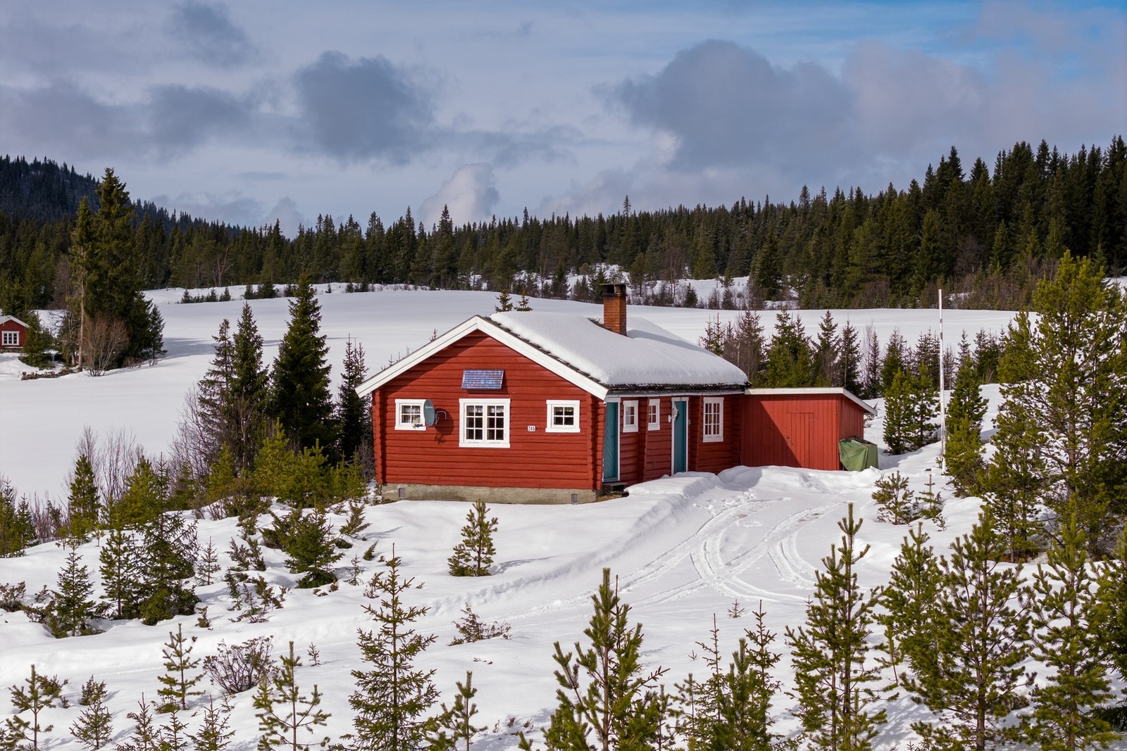 Her på denne hytta kan man kjenne på roen og enkelheten som i mange hundre år preget livet på setra! Galleribilde