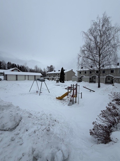 Lekeplass på borettslagets område. Galleribilde