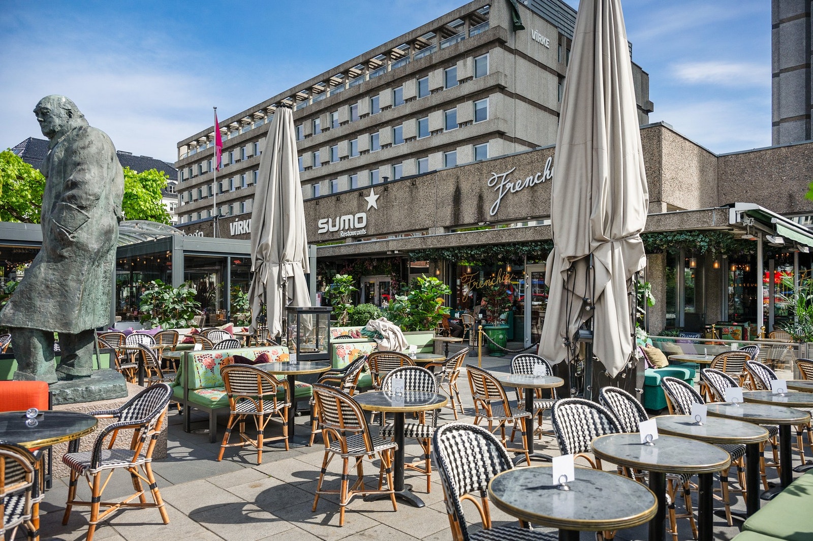 Solli plass med mange resturanter. Galleribilde