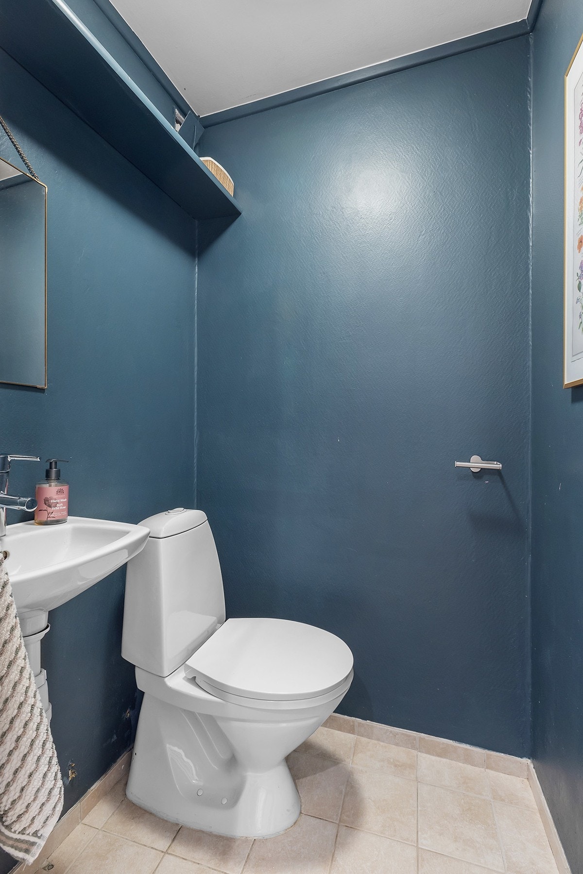 Separat wc med servant. Galleribilde