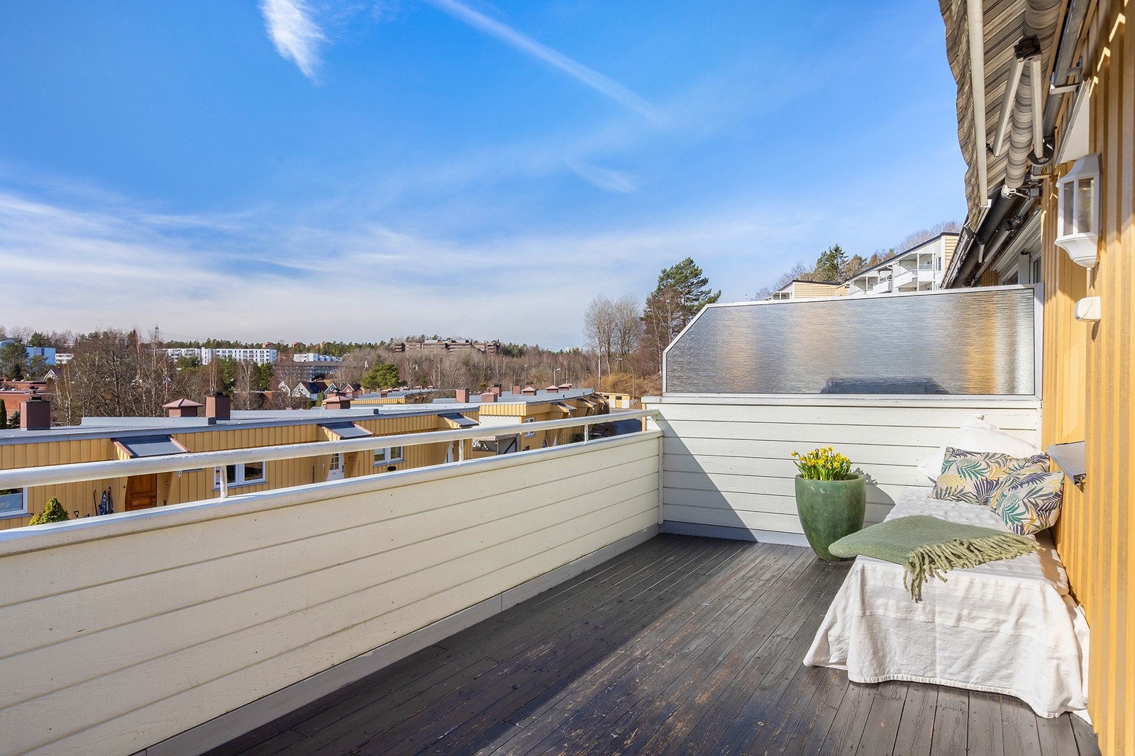 Deilig veranda med gode solforhold. Galleribilde