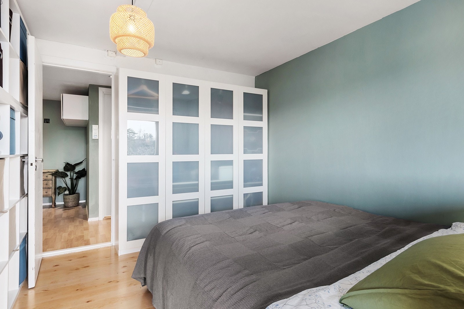 Hovedsoverom med garderobeskap. Galleribilde