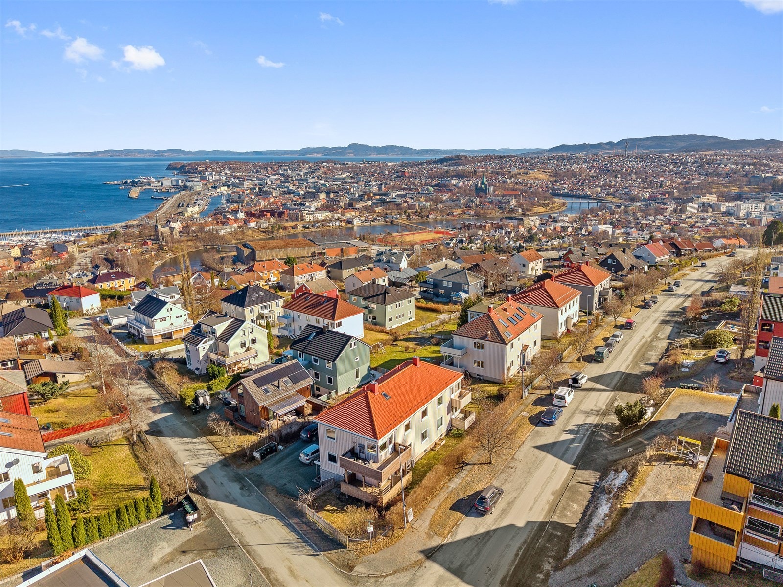 Dreneringen rundt huset er oppgradert i 2011 med utvendig isolering av grunnmur under terreng. Galleribilde