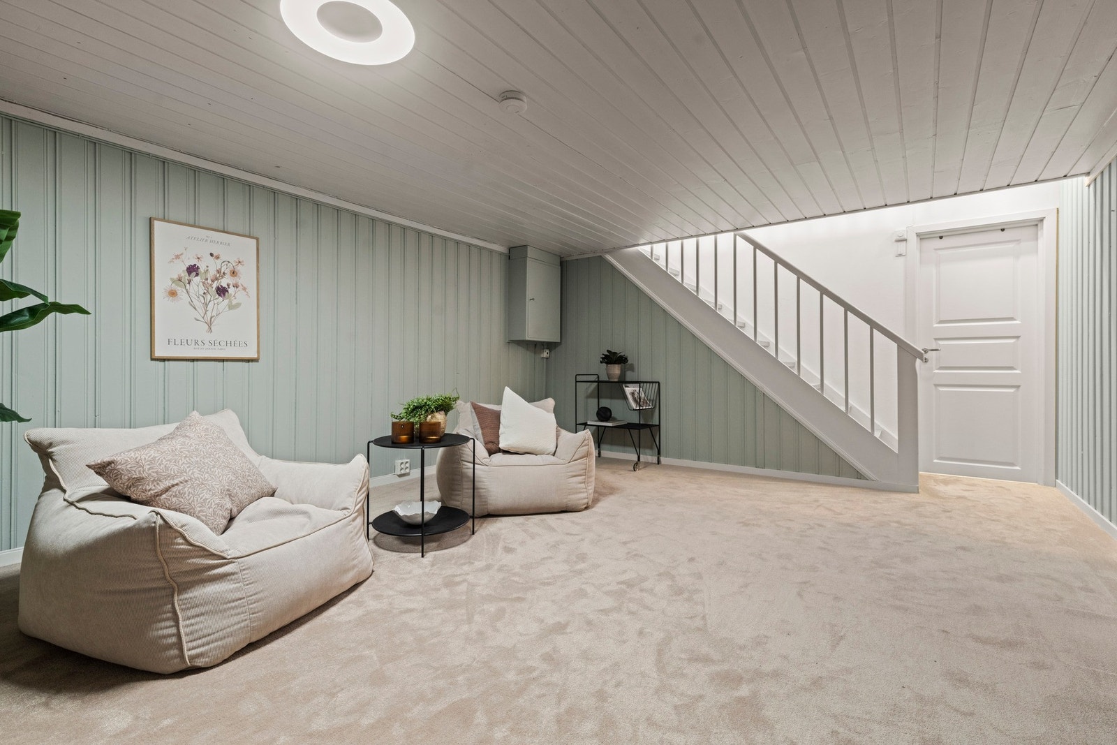 Kjellerstuen gir fleksibel bruk, lek, hobby eller ekstra oppholdsrom. Galleribilde