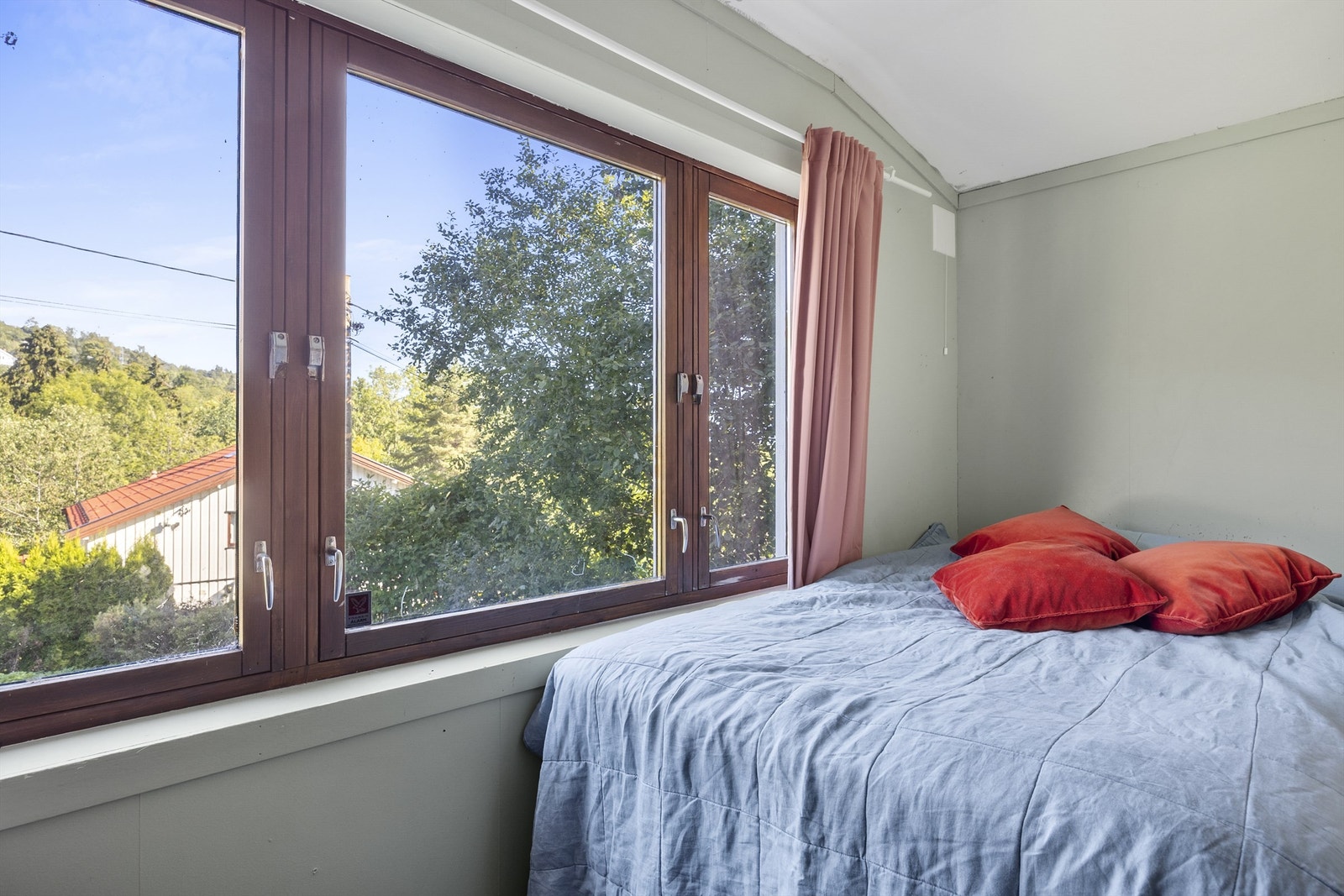 Utsikt fra soveromsvindu Galleribilde