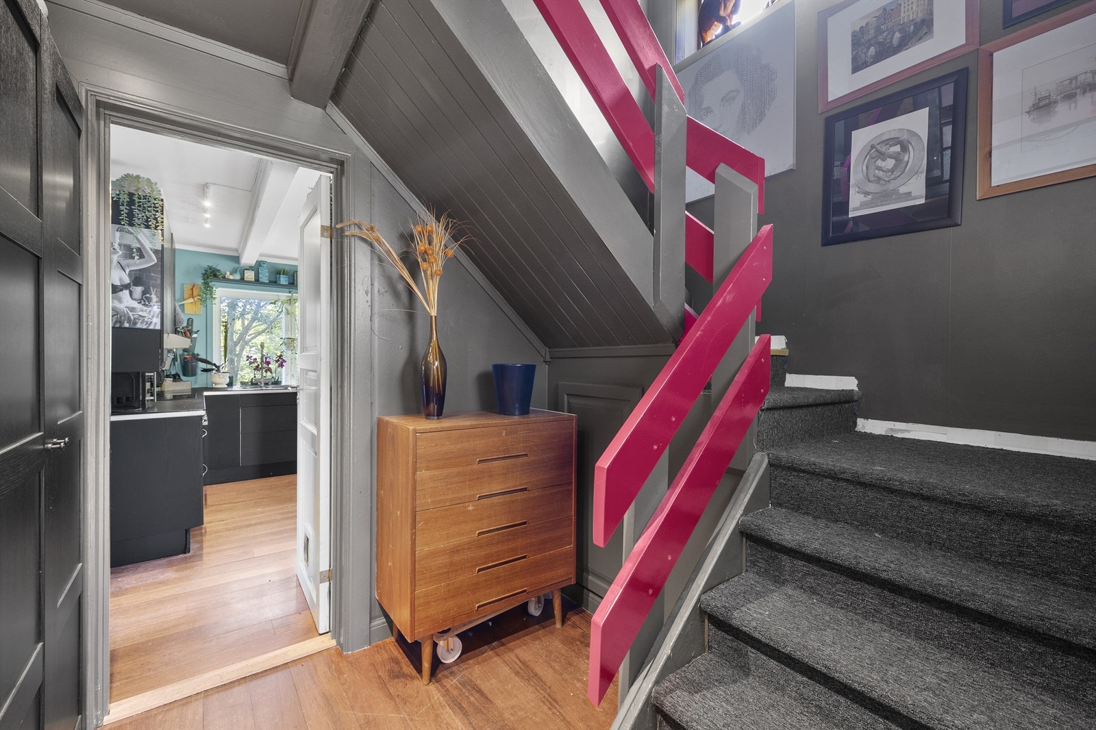 Gang med trappegang til 2. etasje Galleribilde