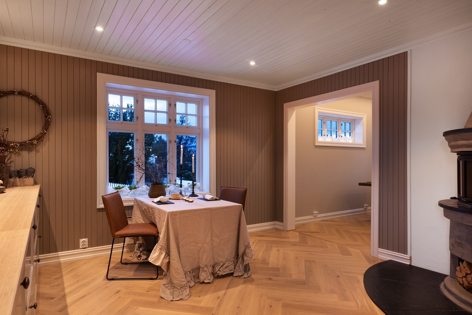 Panelvegger gir en varm og innbydende følelse. Galleribilde