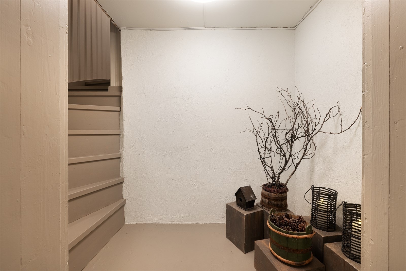 Støpte gulv og vegger gir en solid konstruksjon i kjelleren. Galleribilde