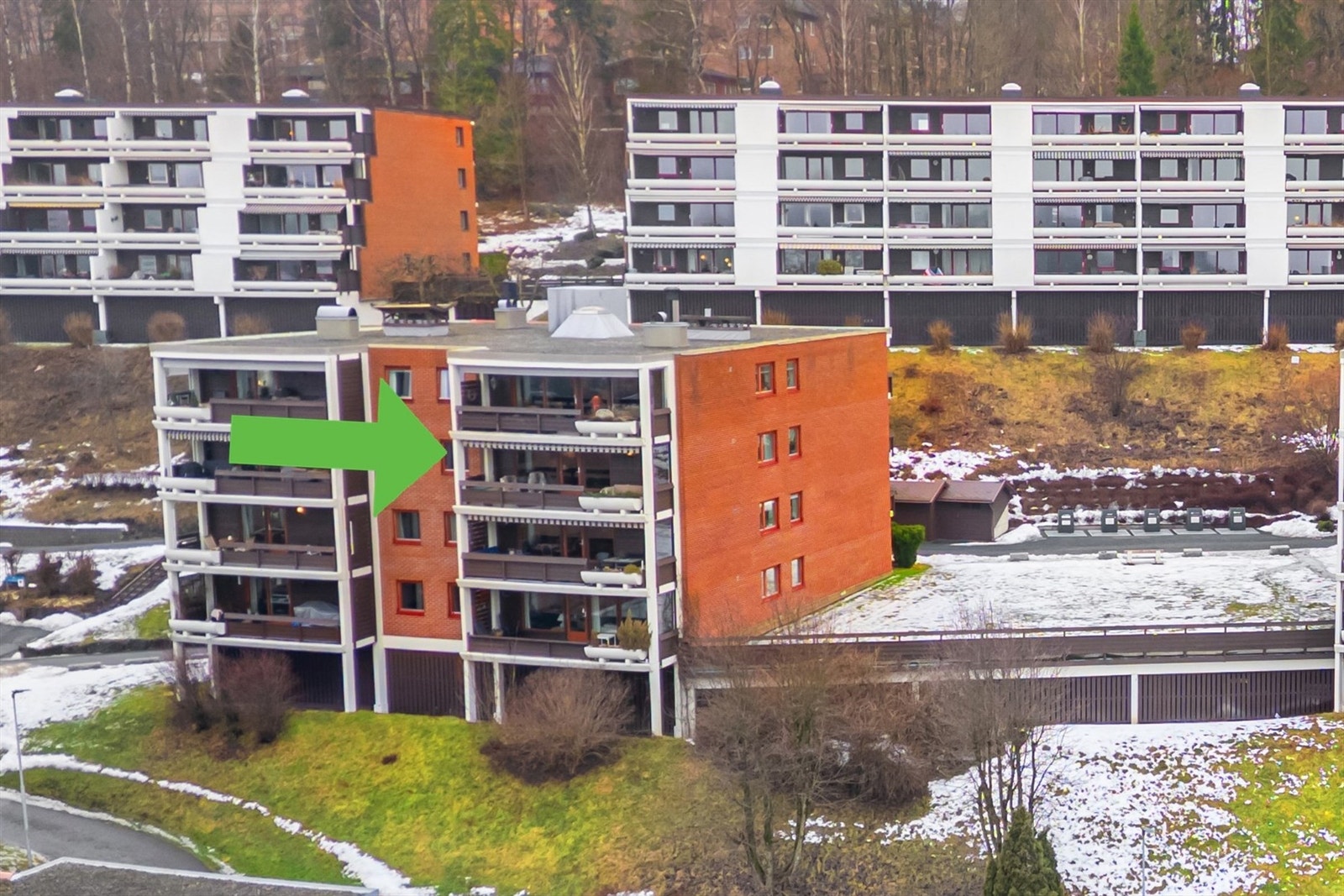 Innholdsrik og gjennomgående 3(4)-roms endeleilighet beliggende høyt og fritt i 3. etasje Galleribilde