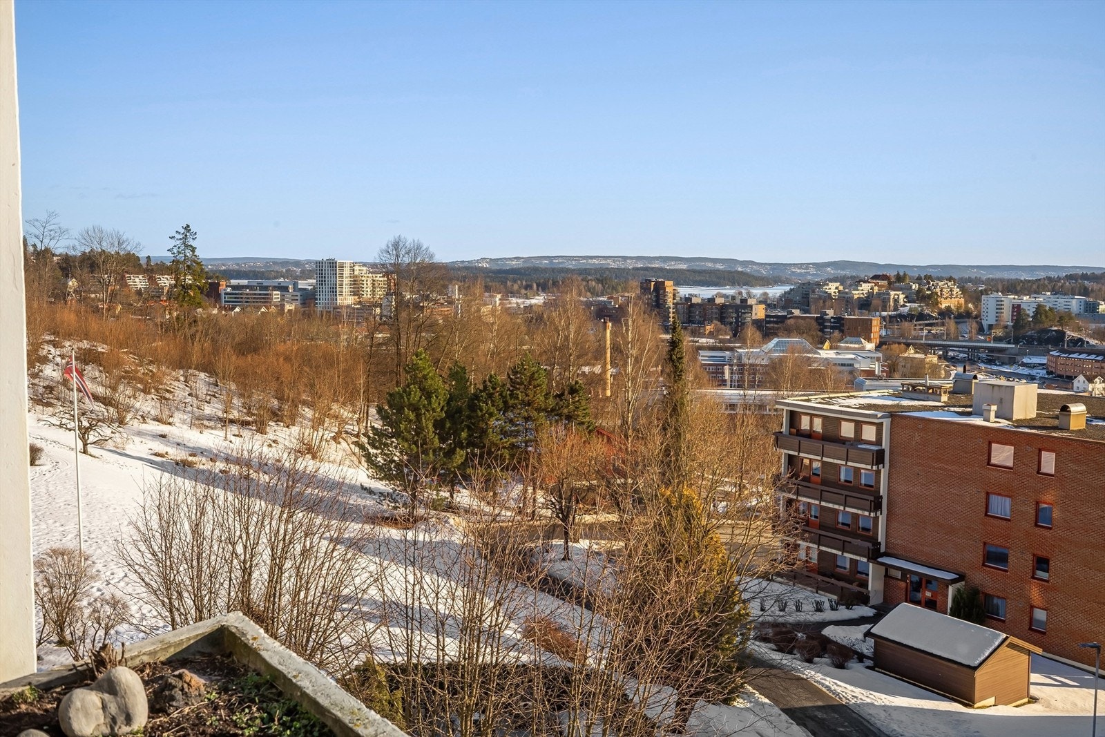 Hamangskogen 77 er en flott 3(4)-roms endeleilighet med fantastisk utsikt og gode solforhold Galleribilde