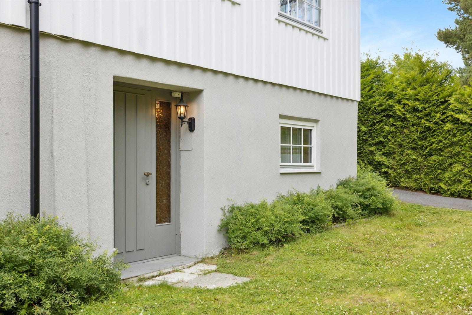 Boligen har også en egen inngang til kjelleren. Galleribilde