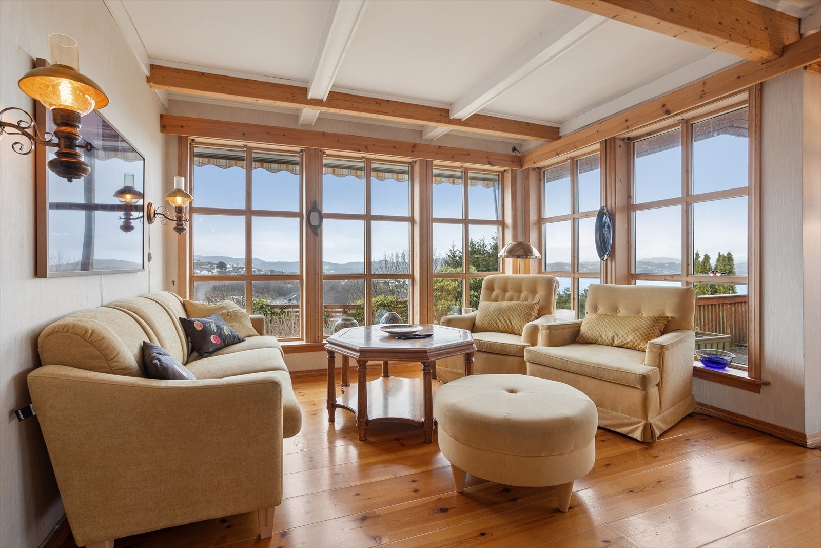 Fra stuen har du en høy og fri plassering med flott utsikt over nærområdet. Galleribilde