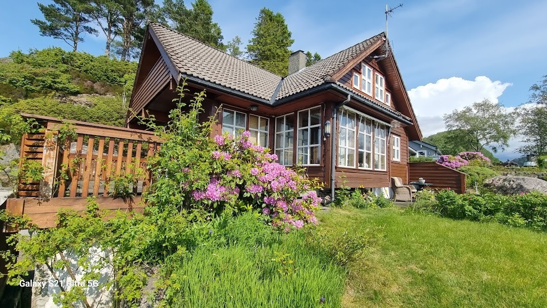 Dette er en velholdt og innholdsrik enebolig, perfekt for en familie. Galleribilde