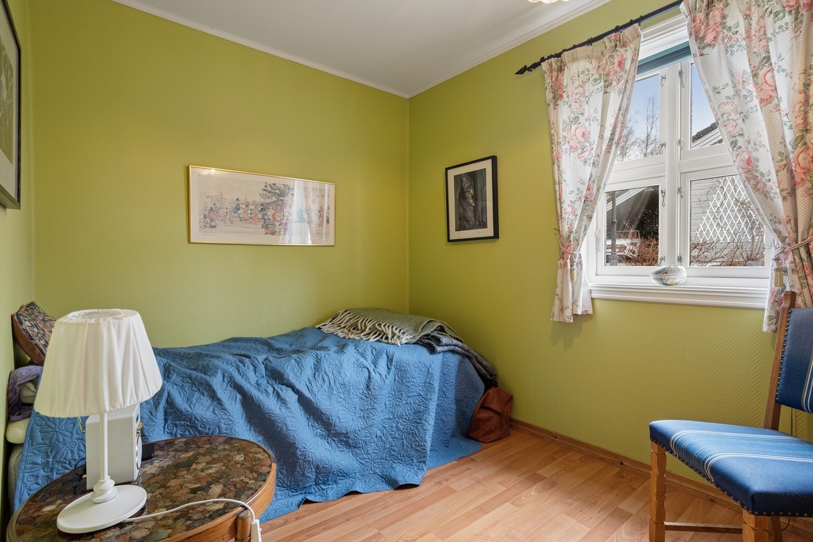 Praktisk soverom på 8 m² i første etasje, adskilt fra soveromsavdelingen i etasjen over. Galleribilde