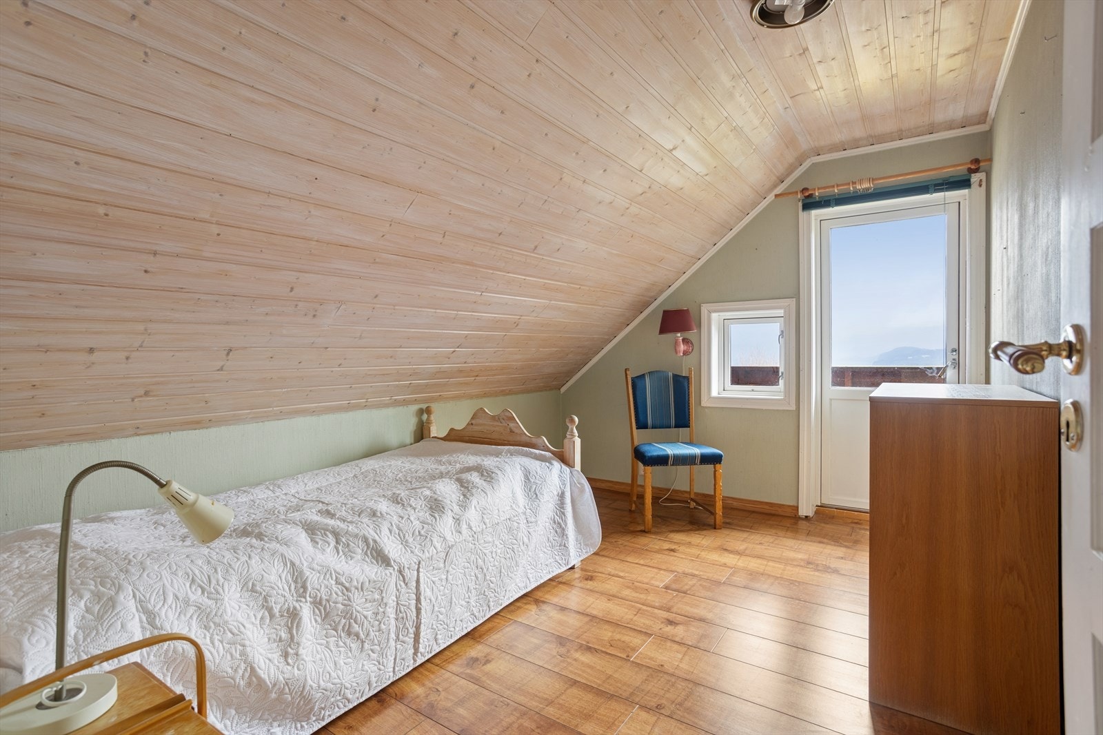 Soverommet har utgang til en balkong på 4 m². Galleribilde