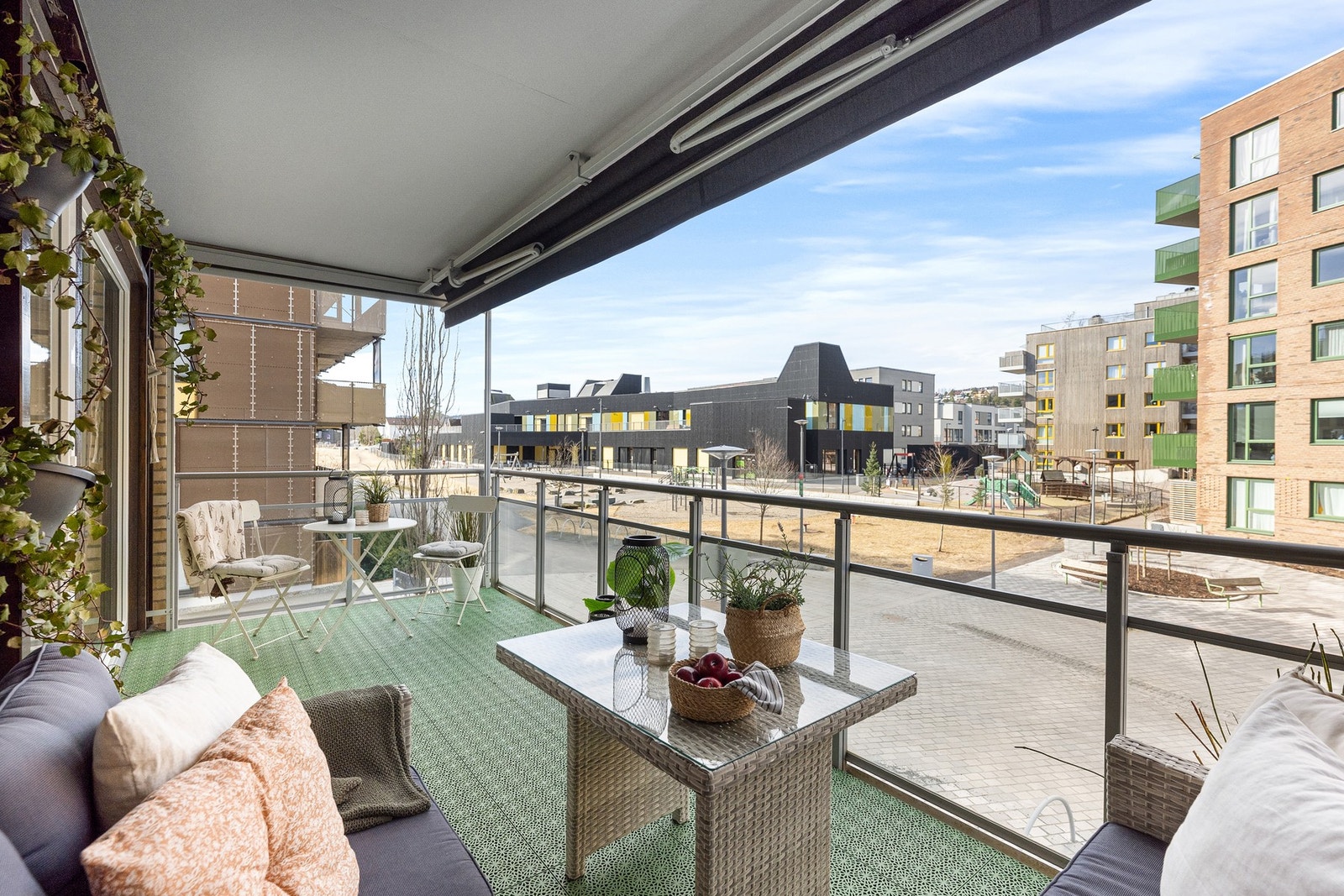 Balkongen er oppgradert med elektrisk markise Galleribilde