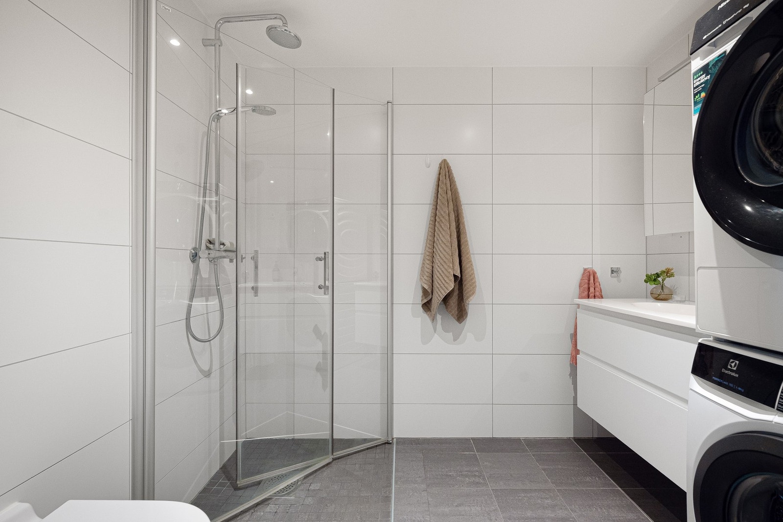 Romslig baderom, med gjennomgående TG1 Galleribilde