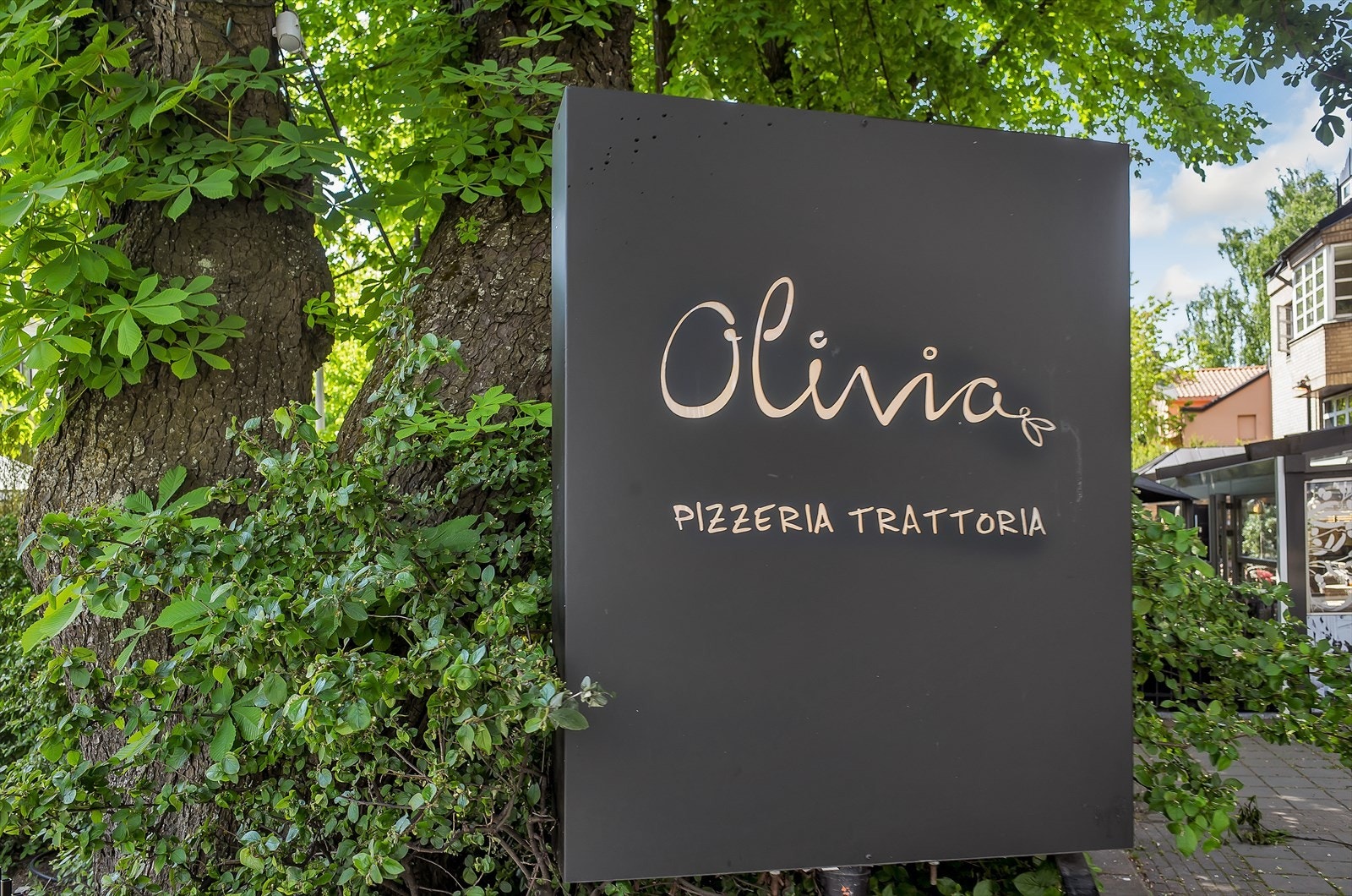 Olivia Hegdehaugsveien ligger kort vei fra leiligheten rett ved Bogstadveien. Restauranten er en nabolagsfavoritt hos mange, med vinterhage og en av de hyggeligste uteserveringene i Oslo. Galleribilde