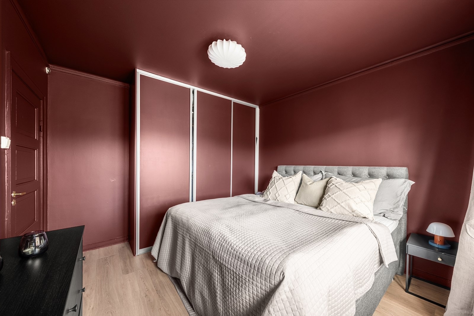 Garderobeskap. Galleribilde