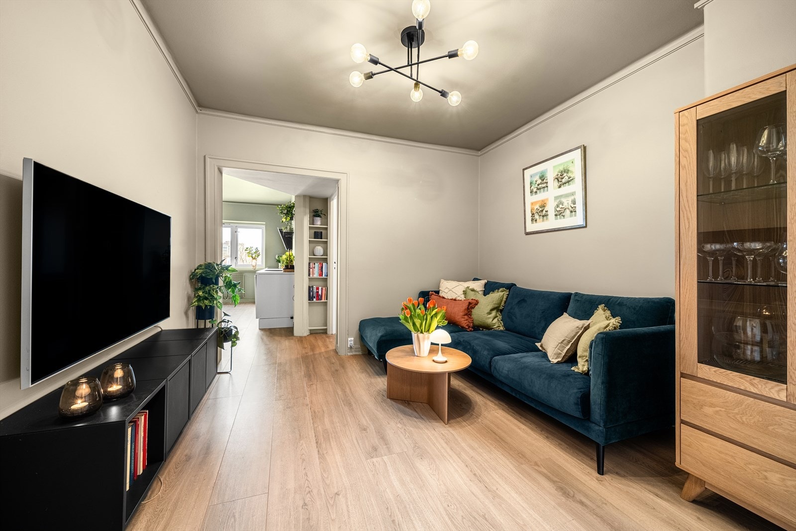 Forstue med god plass til sofagruppe. Galleribilde