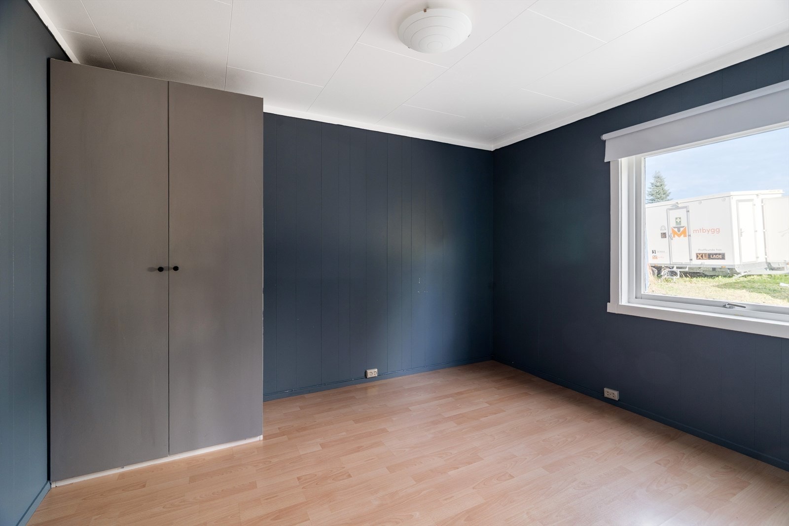 Seksjonen kan by på to romslige soverom målt til 13,5 kvm og 9,5 kvm. Galleribilde