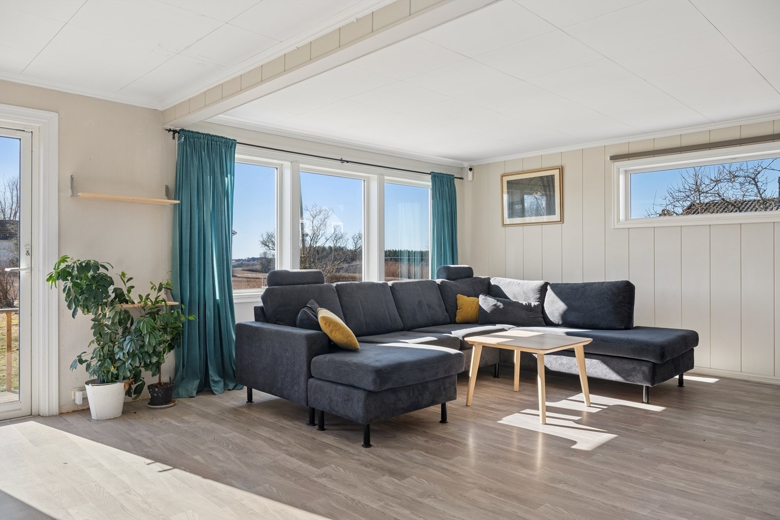 Fra stuen er det direkte utgang til en stor terrasse på 42 m². Galleribilde