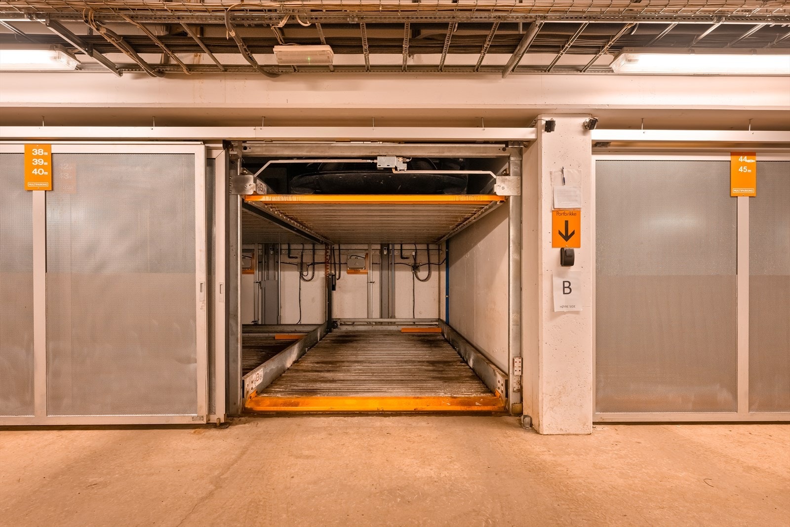 Garasjeplass (nr 42) i felles anlegg medfølger. Galleribilde