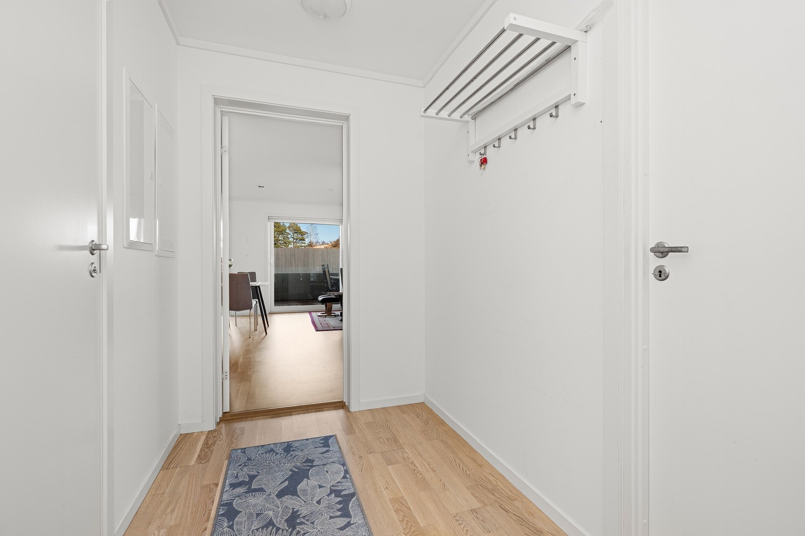 Entre/gang med garderobeplass Galleribilde