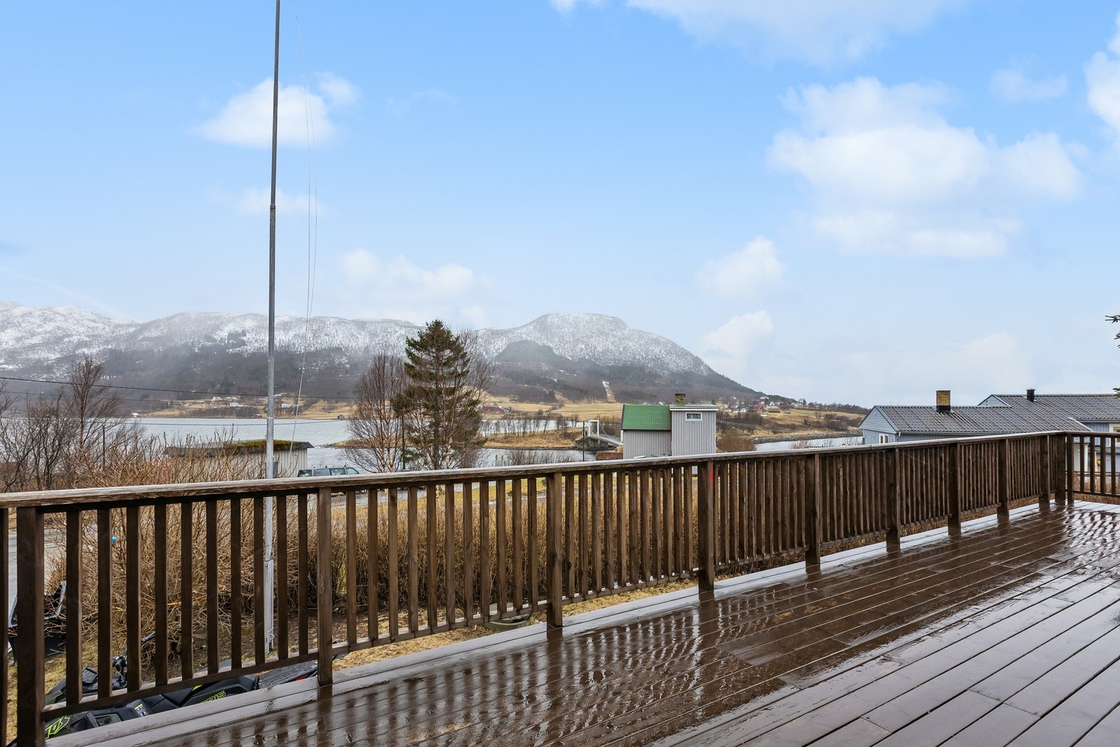 Terrasse med gode sol- og utsiktsforhold. Galleribilde