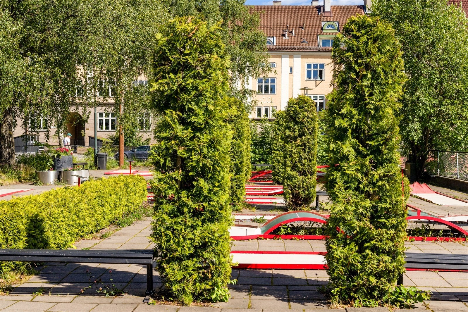 Like ovenfor leiligheten finner du mini golf, basketball- og sandvolleyballbane. Perfekt sted å samle hele familien til gøyale aktiviteter! Galleribilde